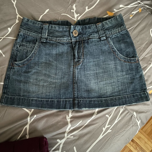Jean Skirt - Picture 2 of 3